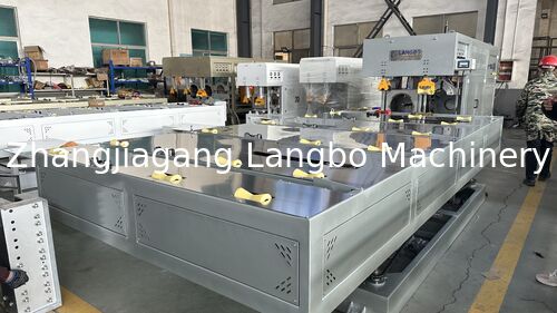 último caso de la compañía sobre Polonia Máquina de agitar tuberías con caja de proyecto de pesaje integrado