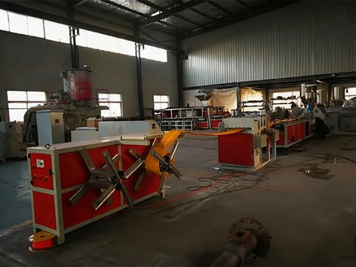 último caso de la compañía sobre Línea de producción de perfiles de PVC impermeables