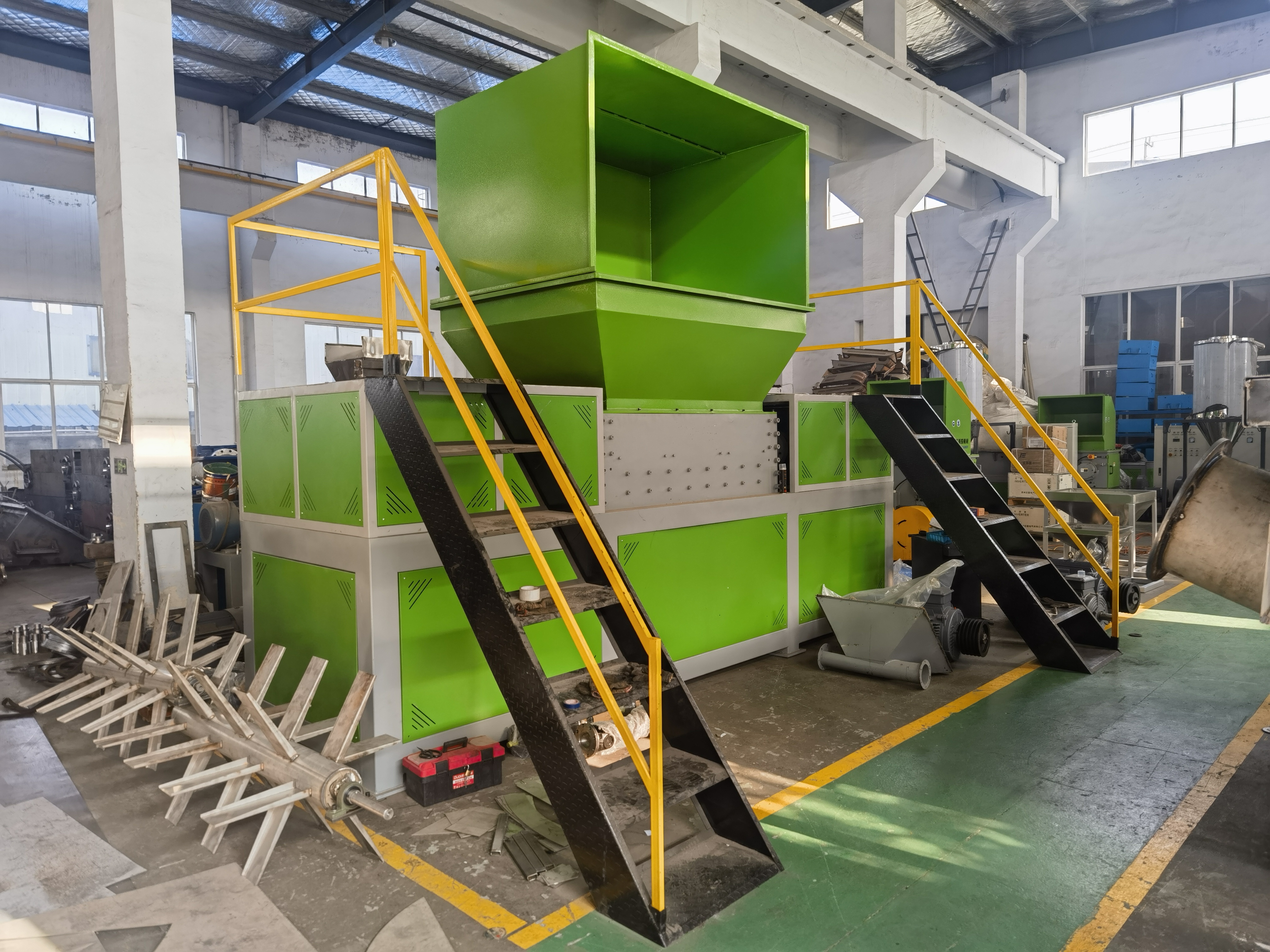 último caso de la compañía sobre Proyecto de máquina trituradora de plástico industrial