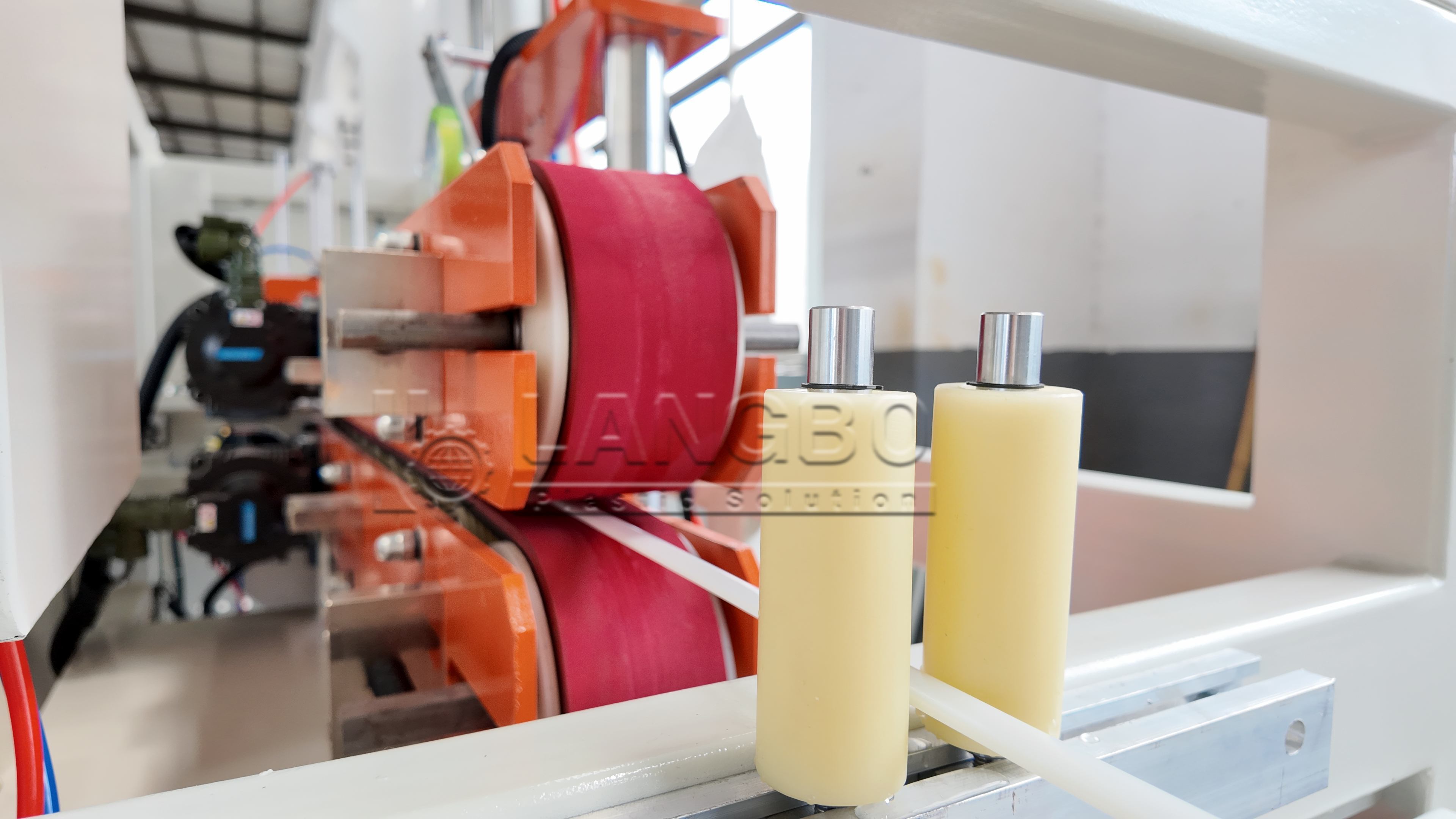 último caso de la compañía sobre Stable PC Light Tube Manufacturing Achieved with Extrusion Line in Israel LED Industry