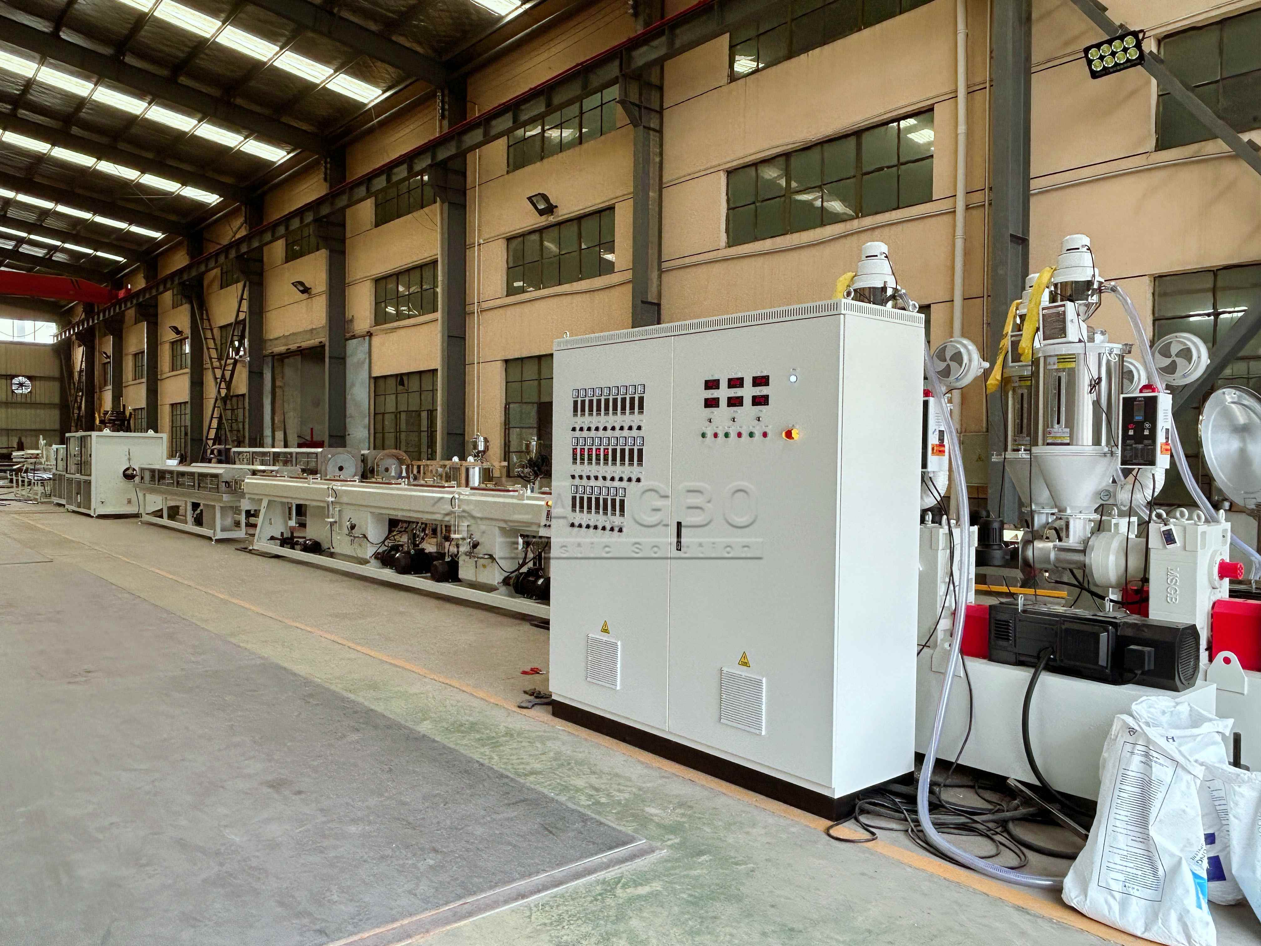 último caso de la compañía sobre Aplicación de la máquina para fabricar tubos de PE en Arabia Saudita Sistemas de tuberías industriales