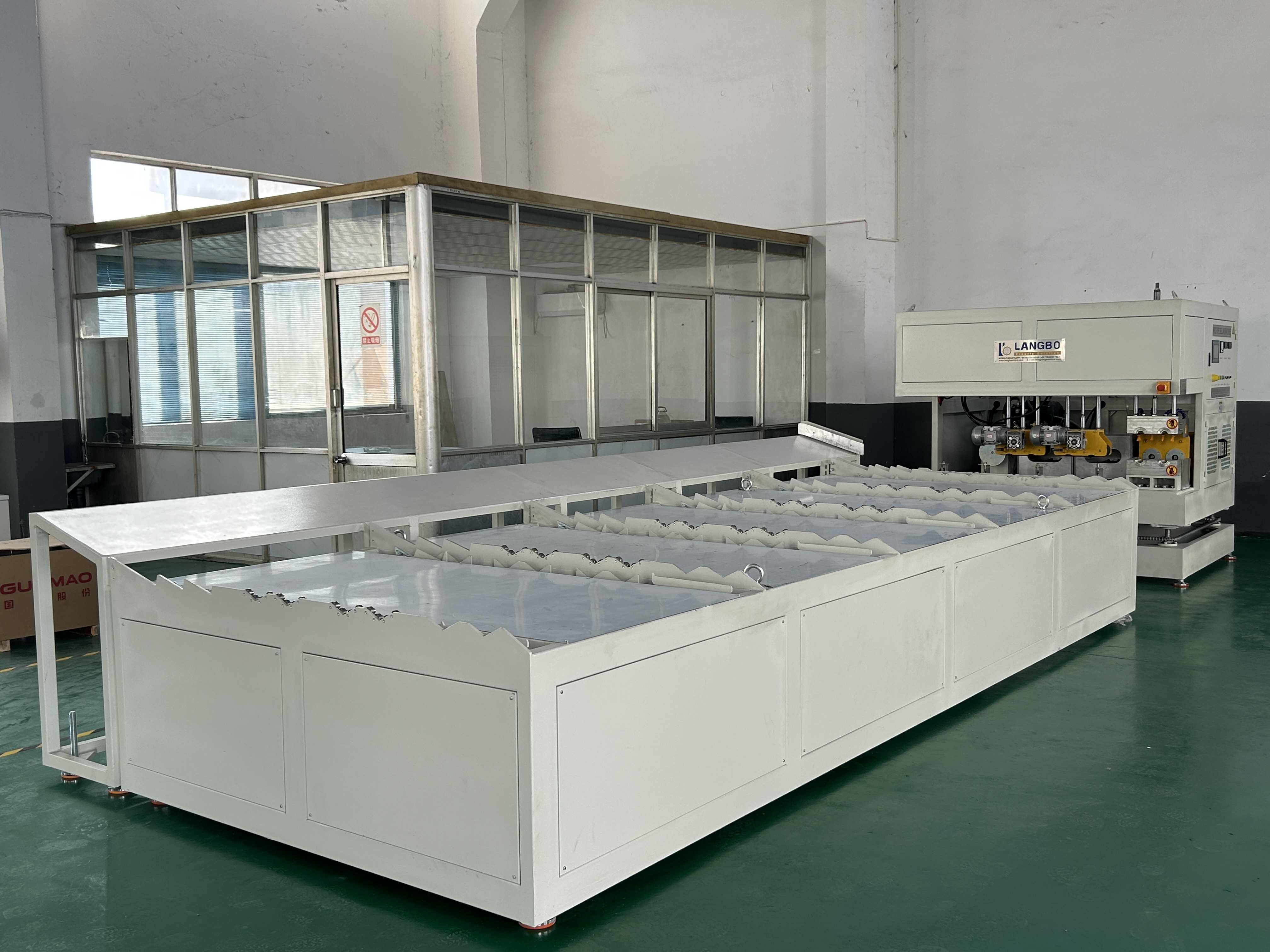 último caso de la compañía sobre Proyecto de máquina abocardadora de tubos de PVC para la fabricación de tubos hembra en Egipto