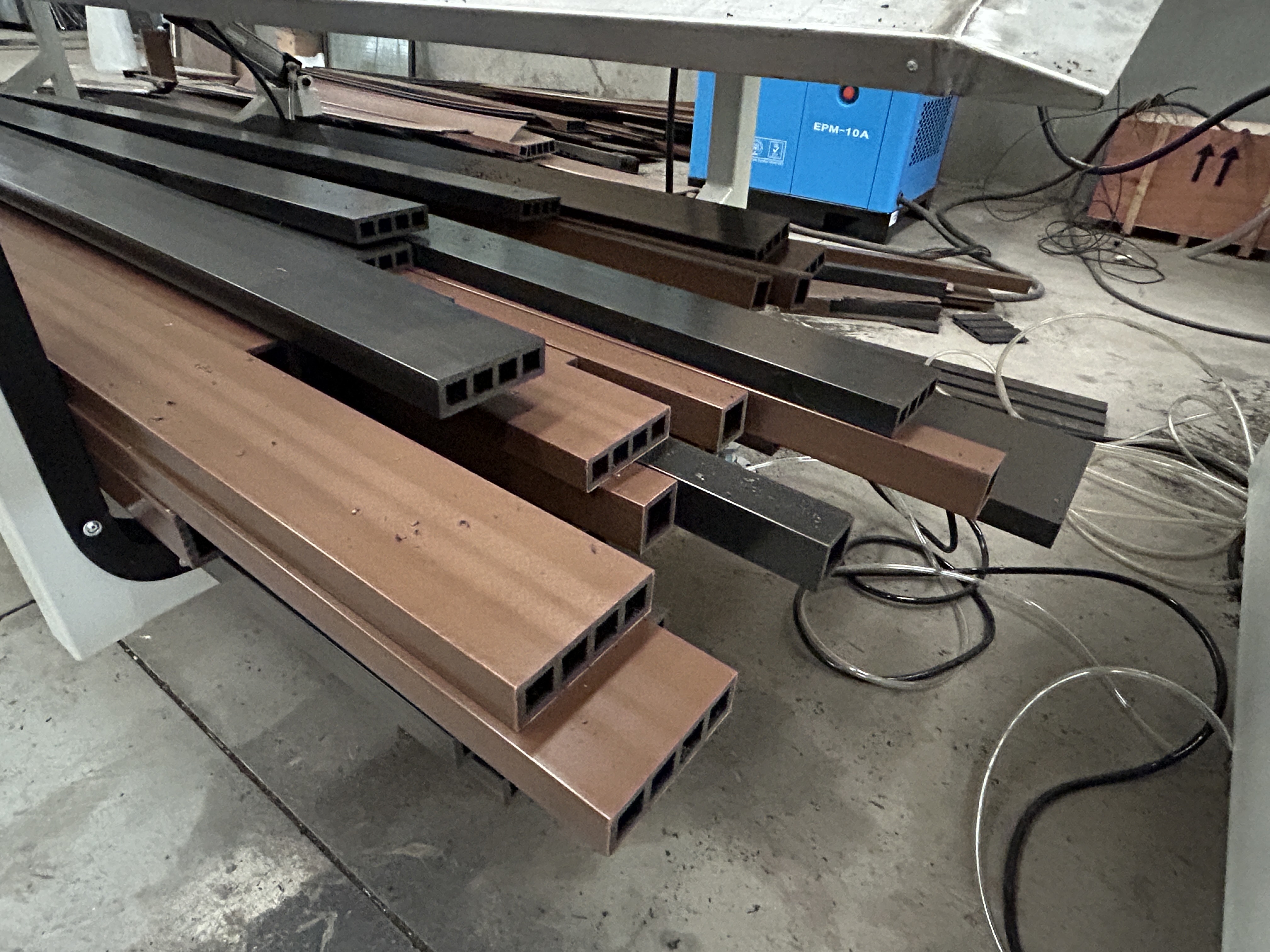 último caso de la compañía sobre Building a WPC Decking Manufacturing Solution for Outdoor Flooring Applications in Romania