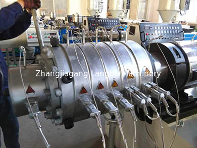 Máquina gemela cónica de la fabricación del tubo del PVC del tornillo con la máquina de Belling