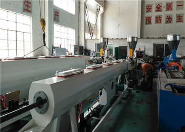 El Pvc gemelo cónico plástico del extrusor de tornillo instala tubos la máquina de Extrudsion