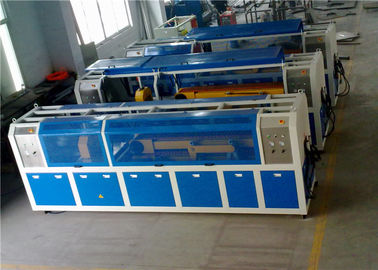 Máquina de extrusión de PVC para suelo de refrigeración de múltiples etapas 350 kg/h Capacidad ADITIVOS de PVC