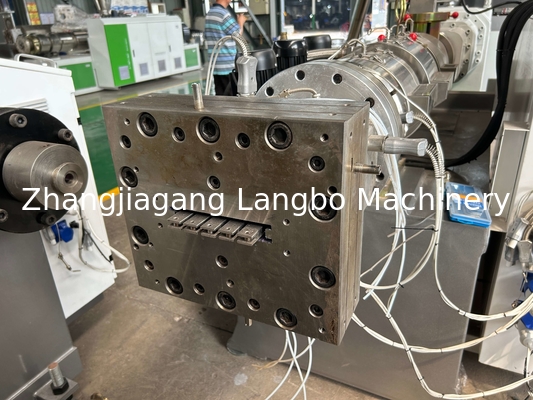 Línea alta capacidad 37KW de la protuberancia del perfil de la capa doble WPC