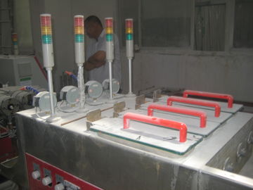 El PVC del artículo cuatro instala tubos tornillo del doble de la capacidad de fabricación 250KG/H/350KG/H de la máquina