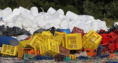 PLÁSTICOS QUE RECICLAN LA LÍNEA DE LA GRANULACIÓN CON LA MÁQUINA INCORPORADA DE LA AGLOMERACIÓN