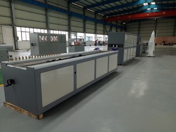 Línea de producción de extrusión de paneles de PVC WPC PE eficientes, de perfil de techo y de cubierta
