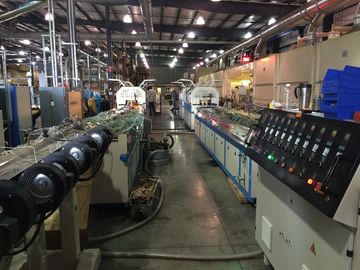 Máquina de extrusión de perfiles de plástico industrial Formas y tamaños personalizados
