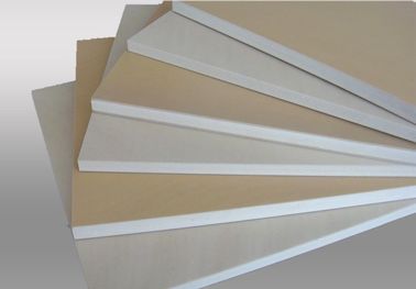 Línea de producción de paneles de techo de PVC Máquina de extrusión automática para la fabricación de placas de plástico