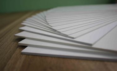 Línea de la protuberancia de la hoja de la espuma de la espuma del PVC del tablero de producción de la cadena/PVC de la hoja del PVC hecho espuma libre libre de la línea/de la decoración