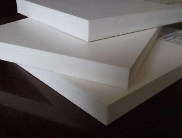 línea de la protuberancia del tablero de la espuma del PVC 380V para la industria de la decoración de la arquitectura