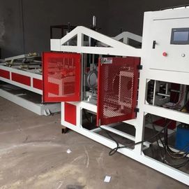 Máquina de corte de tuberías de PVC de plástico totalmente automática en línea con sistema de extracción
