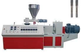El Pvc gemelo cónico plástico del extrusor de tornillo instala tubos la máquina de Extrudsion