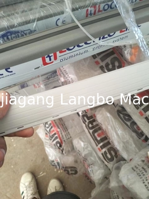 Línea de producción de perfiles de PVC de cortina Extrusora de tornillo doble cónica