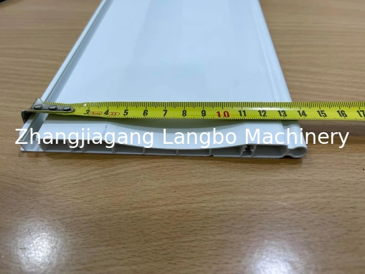 Línea de extrusión de perfiles de PVC para cortinas de ventanas de venta caliente Tornos gemelos cónicos