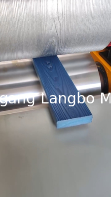 Máquina para hacer laminados compuestos de puertas de techos de madera / máquina de relieve