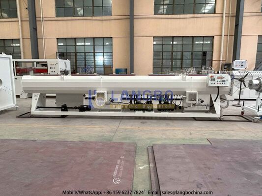 Línea de extrusión de tubería de PVC-U de 50-200 mm con caja de engranajes integrada de 80/156 55kw y motor