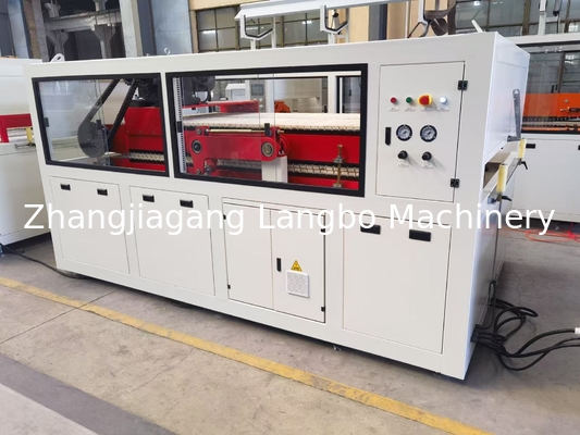 Línea de extrusión de perfiles de PVC para ventanas Máquina de extrusión Máquina de extrusión Línea de producción de paneles de techo de PVC de 1200 mm con máquina de manipulación automática
