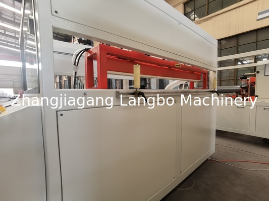 Línea de extrusión de perfiles de PVC para ventanas Máquina de extrusión Máquina de extrusión Línea de producción de paneles de techo de PVC de 1200 mm con máquina de manipulación automática