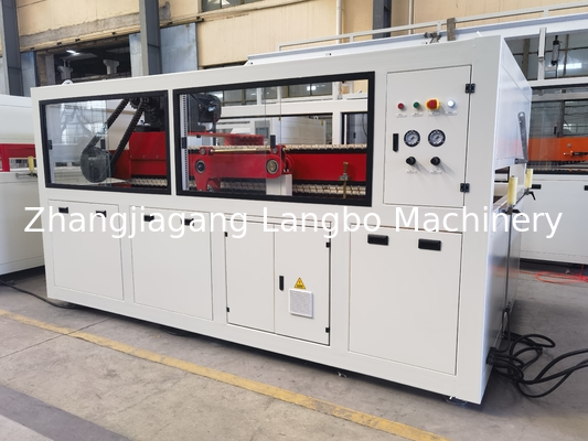 Línea de extrusión de perfiles de PVC para ventanas Máquina de extrusión Máquina de extrusión Línea de producción de paneles de techo de PVC de 1200 mm con máquina de manipulación automática