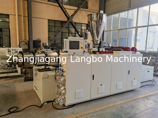 Línea de extrusión de perfiles de PVC para ventanas Máquina de extrusión Máquina de extrusión Línea de producción de paneles de techo de PVC de 1200 mm con máquina de manipulación automática