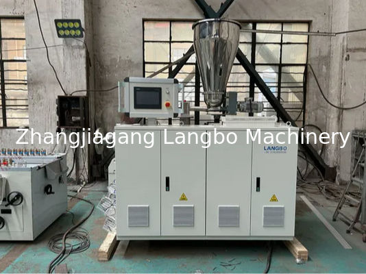 Línea de producción de extrusión de tablero compuesto para suelos de perfiles de madera de plástico profesional