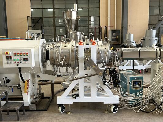 Máquina de extrusión de línea de producción de extrusión de tuberías HDPE para extrusores de plástico  Motor