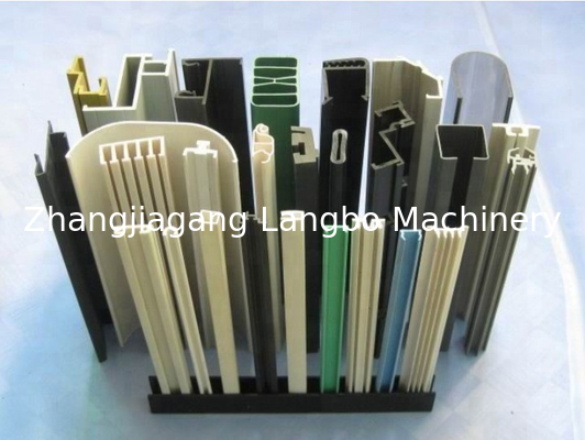 Extrusor de perfiles de plástico U PVC PE Persiana Marco de ventanas Luva de lluvia Alcantarilla de esquina Banda de borde de banda Guardas de giro de ángulo L máquina de fabricación / línea de producción de extrusión