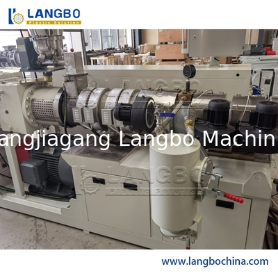 Línea cadena de la protuberancia del tubo de UPVC/del PVC de producción plástica automática completa del tubo