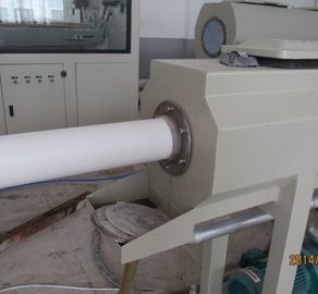 Fibra gemela cónica de poco ruido del PVC del extrusor de tornillo que refuerza la fabricación suave del tubo