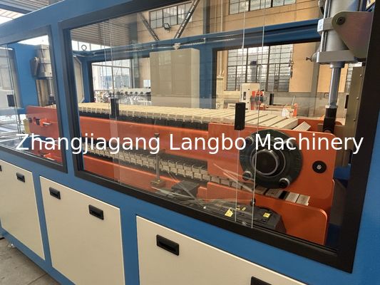 Conical doble tornillo de plástico baseboard extrusión de PVC perfiles de faldas extrusora línea de producción de la máquina