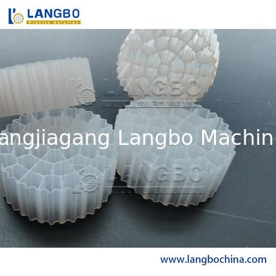 Máquina de extrusión de medios filtrantes para tratamiento de agua para aplicaciones MBBR