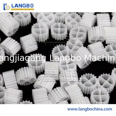 Máquina de extrusión para la fabricación de portadores de biopelículas MBBR de PEAD