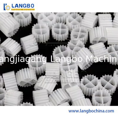 Máquina de extrusión de medios filtrantes para tratamiento de agua para aplicaciones MBBR