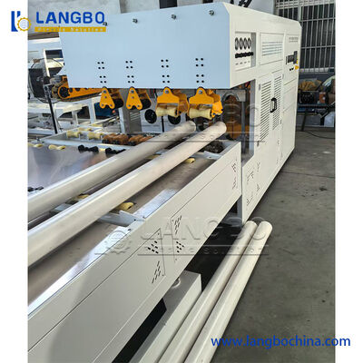 Zócalo plástico 800kg/H del tubo del PVC del tubo de la máquina automática de Belling