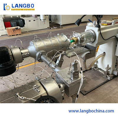 Línea de extrusión de tuberías PPR con coextrusión de 3 capas Control del PLC de  para el tamaño de la tubería de 20-110 mm
