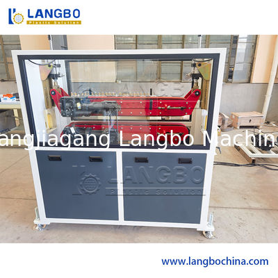 Línea de alto rendimiento capacidad de la protuberancia del perfil del PVC del tamaño 250KG/H del perfil de los 300MM