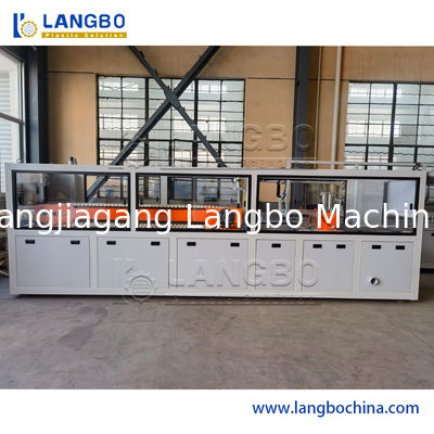 Línea de la protuberancia del perfil del PVC 150KG/H con ahorro de la energía del control de la pantalla táctil del Plc