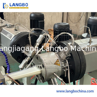 Línea de producción de extrusión de tiras de precios de plástico Extrusora de perfiles de PVC Máquina de fabricación de porta etiquetas de precios de PVC