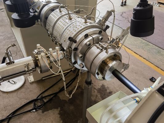 Línea de producción de extrusión de tuberías de suministro de agua, gas y aceite de plástico PE HDPE PPR, extrusora de un solo tornillo, máquina para fabricar tuberías