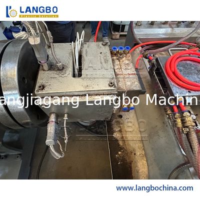 Línea 100 de la protuberancia del perfil del CE WPC - alta capacidad de producción 150KG/H