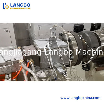 Línea arquitectónica poder de la protuberancia del perfil de WPC del motor de la talla 37KW del producto de los 240MM