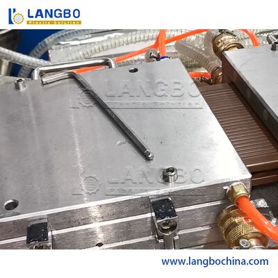 Línea actuada fácil popular consumo de la protuberancia del perfil de WPC de energía baja