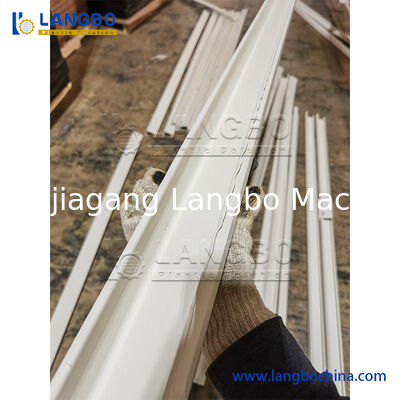 Máquina de extrusión de canaleta de cable de PVC con extrusora de doble husillo cónico 55/110 para tamaño de perfil de 1180 mm y potencia de motor de 22 KW