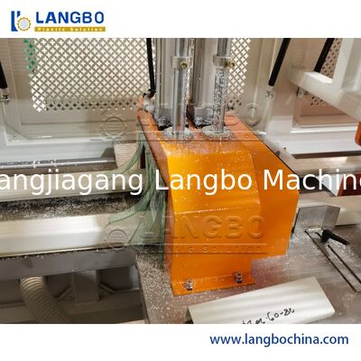 55/110 Extrusora cónica de doble tornillo Línea de extrusión de perfiles de PVC para el cableado de 1180 mm con potencia de motor de 22 kW