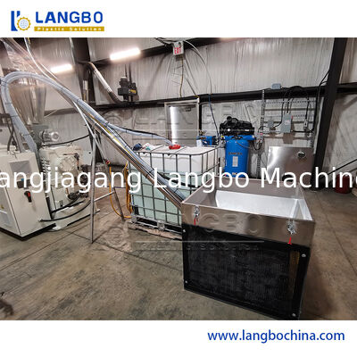 55/110 Extrusora cónica de doble tornillo Línea de extrusión de perfiles de PVC para el cableado de 1180 mm con potencia de motor de 22 kW