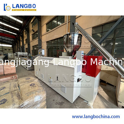 Línea de producción de paneles de pared de extrusión de perfiles de PVC, PP, PE, madera y plástico